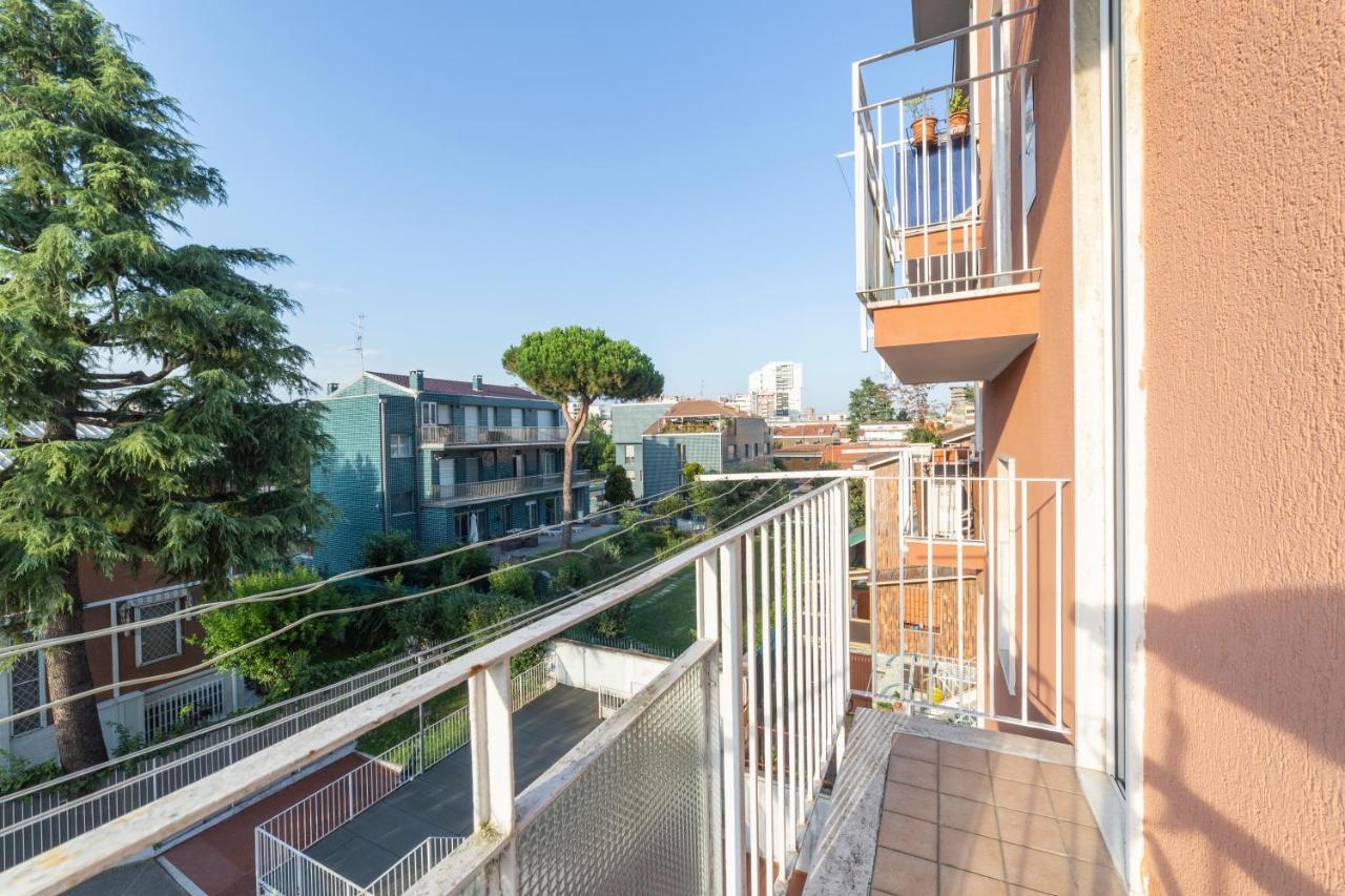 Апартаменти Precotto Comfortable Flat With Balcony Мілан Екстер'єр фото